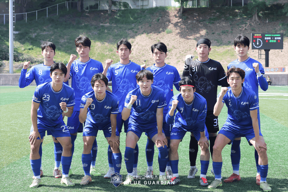 단체사진.v.png